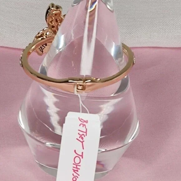 Betsey Johnson Bracelet Shell Yeah Mermaid Hinge Bangle Seashell Crystal Enamel - Picture 13 of 13